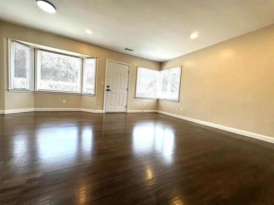 564 El Camino Real