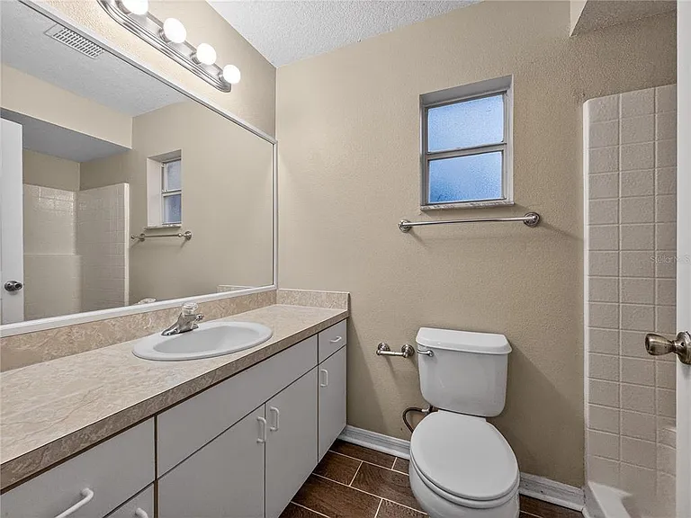 835 Lancaster Ave — Photo 9