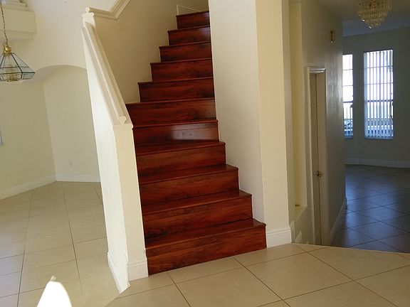 3rd image of 2568 Davenport Cir