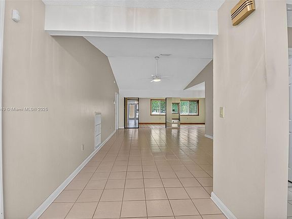 4th image of 6490 Lakemont Cir