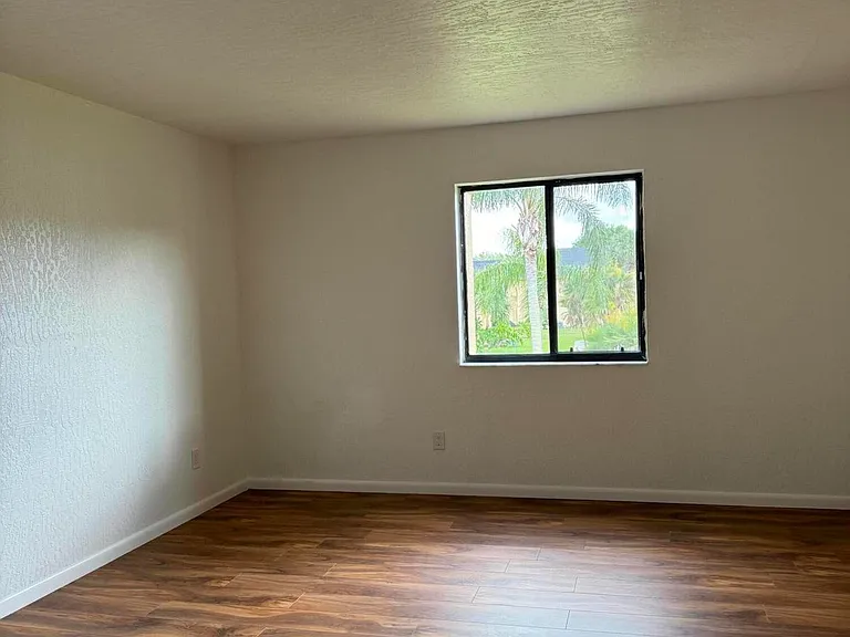 2100 Forest Knoll Dr NE #202 — Photo 9