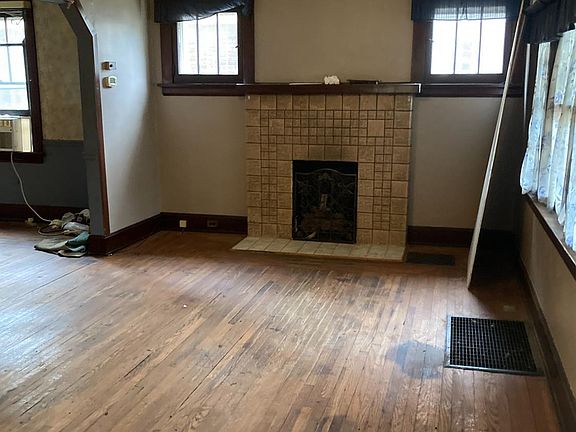 4th image of 1811 Emerson Ave