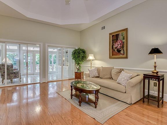 2nd image of 2938 Hillcreek Dr