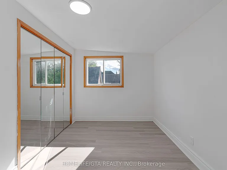 4 Melbourne St W — Photo 16