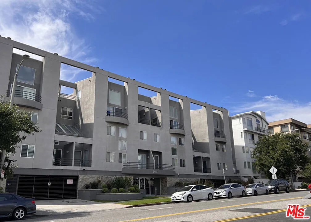 2 bed, 2.5 bath, 1640 sqft, $6,499 — Photo 2