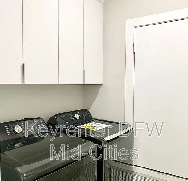 1431 Pearson St — Photo 13