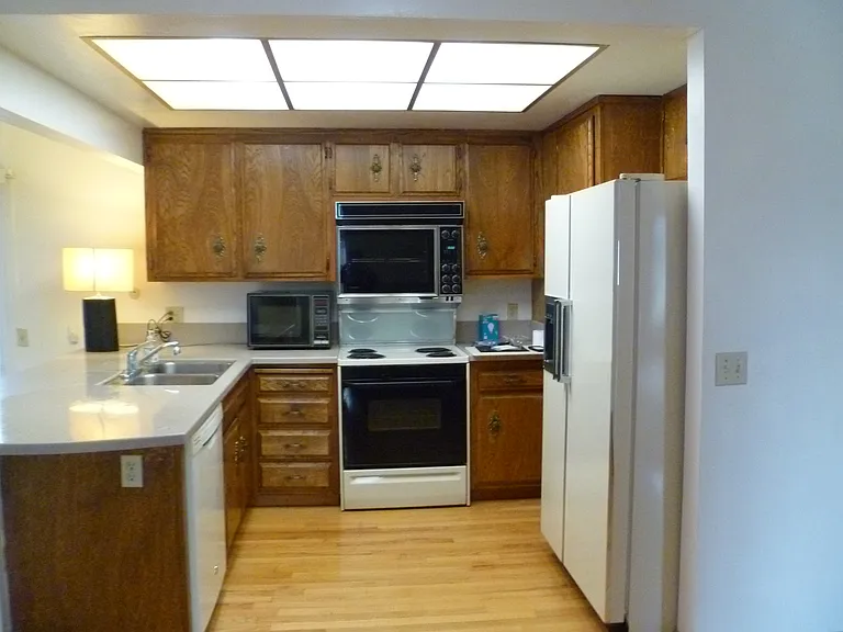 2429 Woodstock Ct — Photo 7
