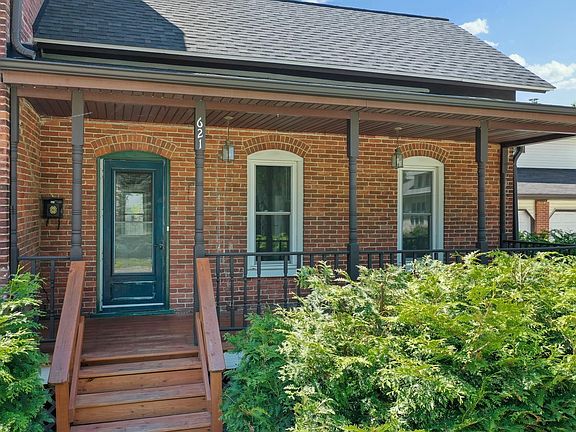 3rd image of 621 Lewis St