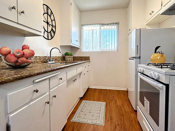 4th image of 100 S Chester Ave #101-8