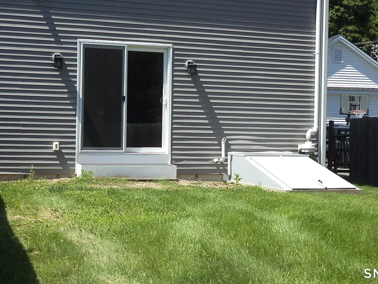 33 Maple Ave #A — Photo 4