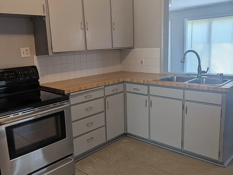 4733 W Harry St — Photo 4