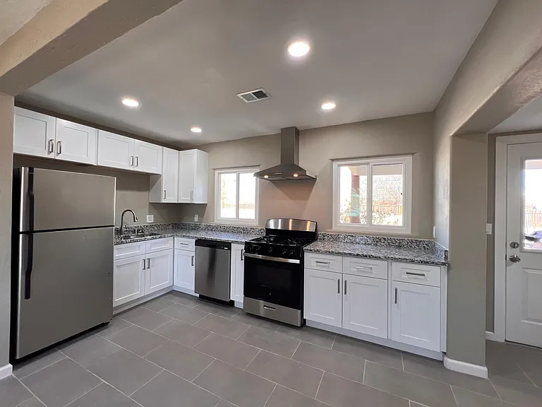 5417 Rosemont Ave NE #A — Photo 4