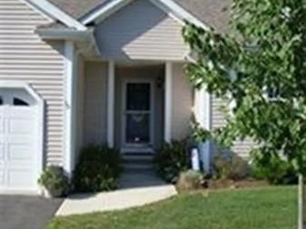 19 Oakhill Cir, Chicopee, MA 01020