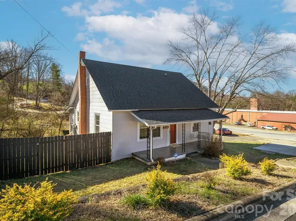 20 1st St, Marion, NC 28752