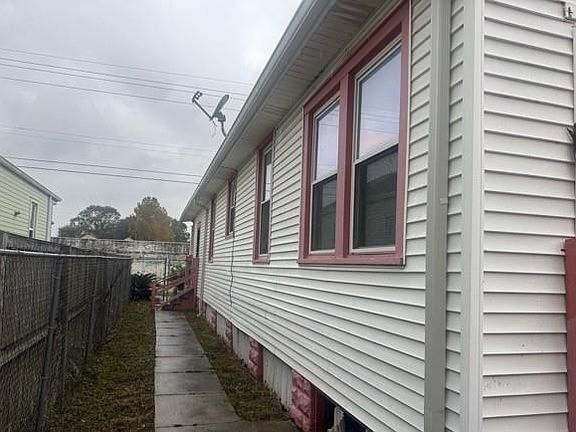 4th image of 1435 Piety St
