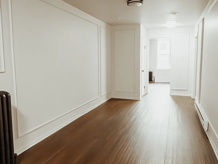 370 E Court St #2R — Photo 5