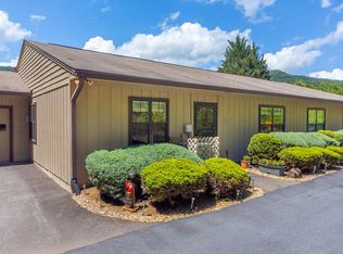 144A Woodside Villas Dr, Franklin, NC 28734