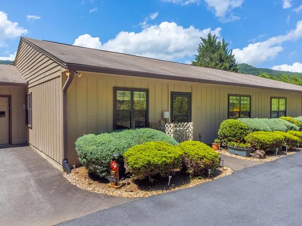 144A Woodside Villas Dr, Franklin, NC 28734