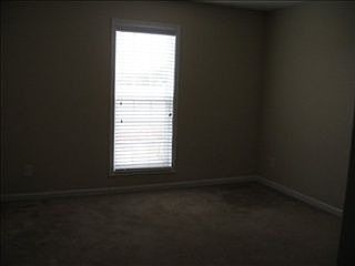 3rd image of 115 White Cir