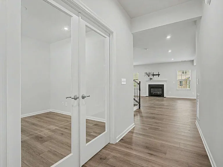 1621 Crimson Leaf Ln — Photo 5