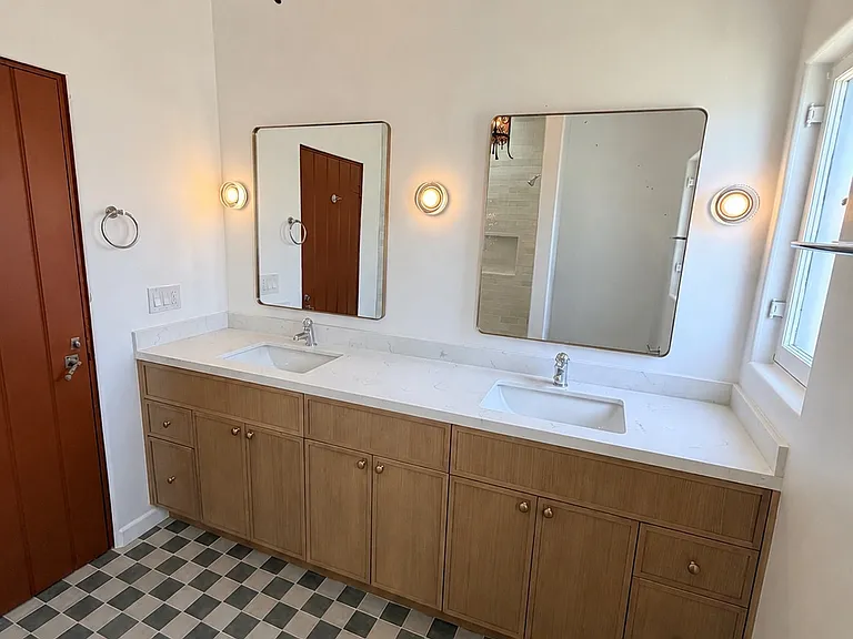 4215 E Livingston Dr #2 — Photo 12