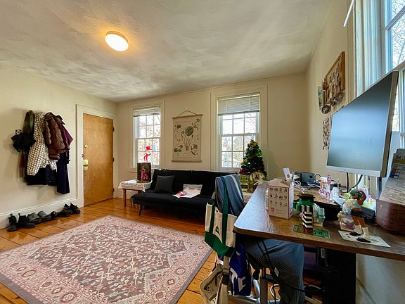 4th image of 373 Thayer St #2
