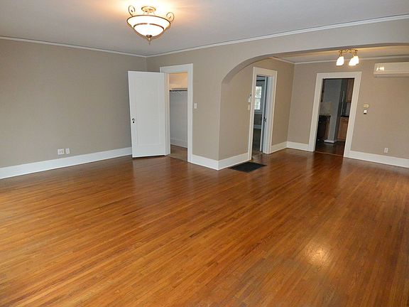 3rd image of 226 La Verne Ave #A