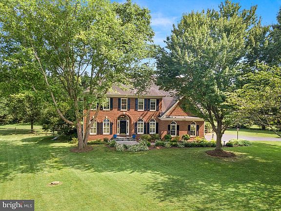 2nd image of 15605 Copperfield Ln
