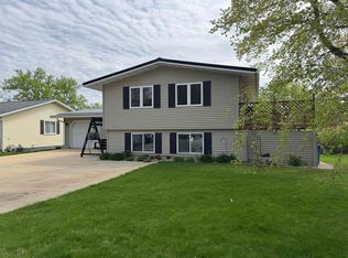 401 Sunny Lane St, Denver, IA 50622