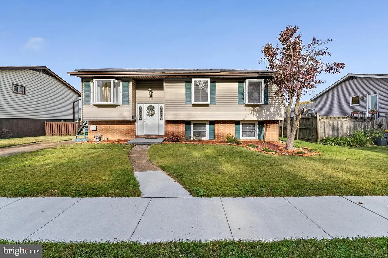 4 bed, 2.5 bath, 1708 sqft, $2,995 — Photo 1