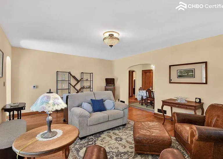 Living room / dining room at right