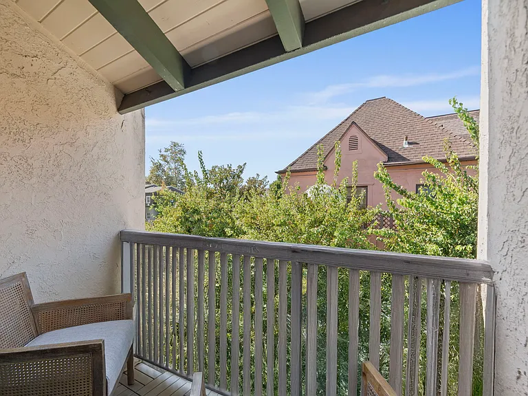 9501 W Olympic Blvd — Photo 28