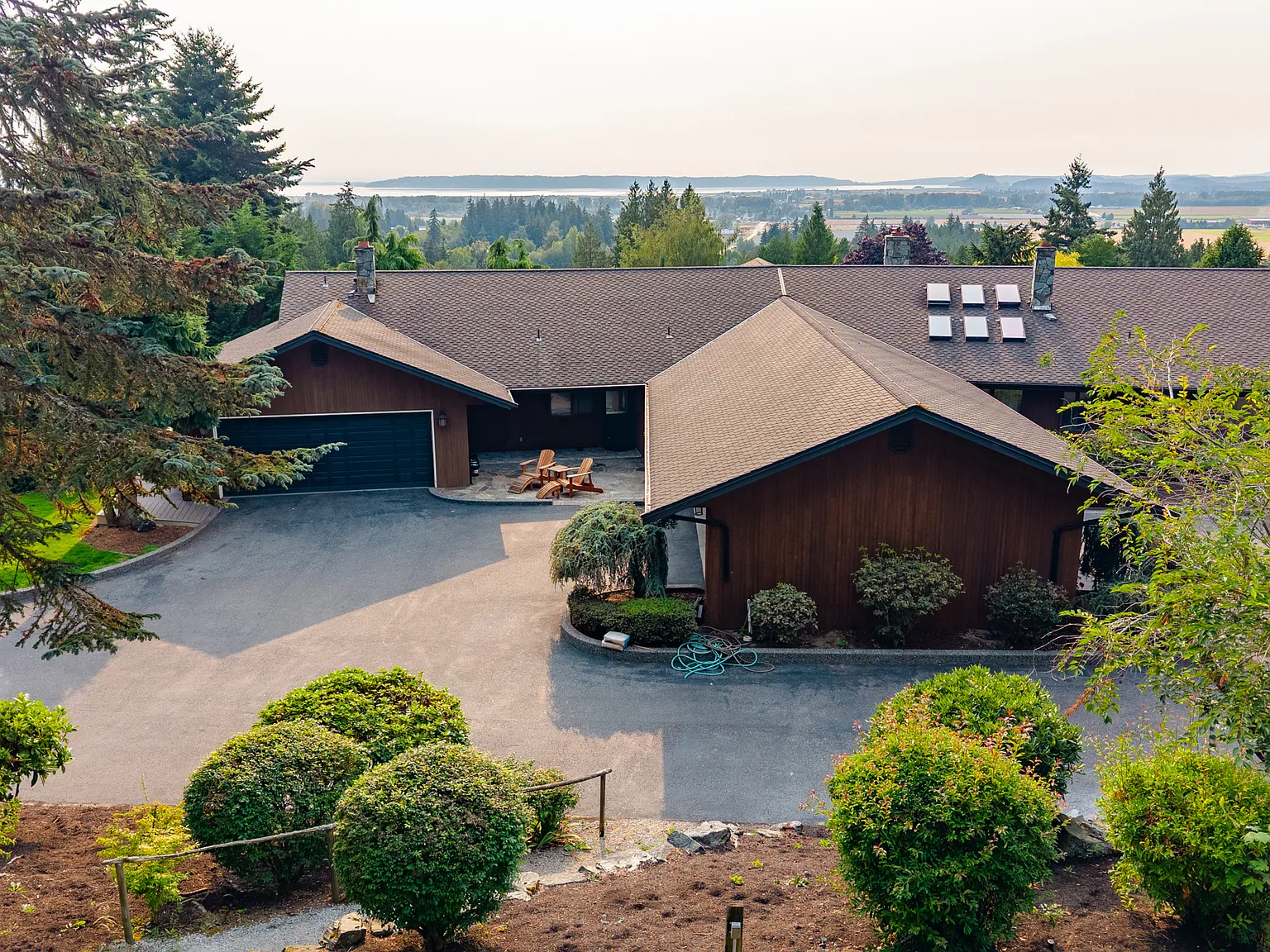 7 bed, 6488 sqft, $6,950 — Photo 4