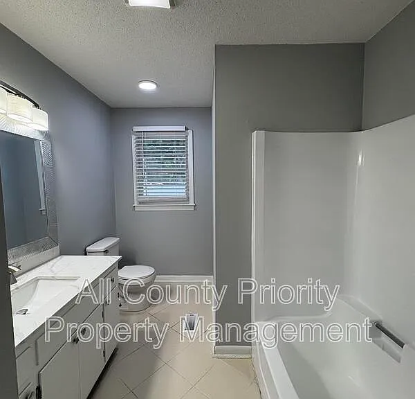 513 W Jones Ave — Photo 9