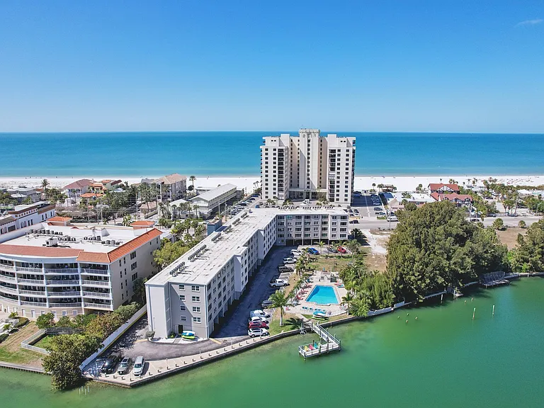 Sand Cove Apartments — Photo 32