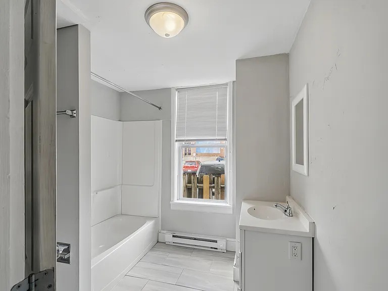 24 Buttles Ave — Photo 6