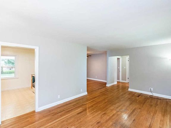 4th image of 2701 Maxon Dr
