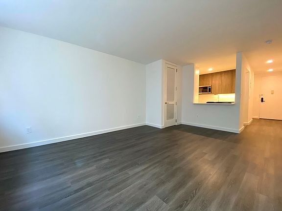 3rd image of 520 W 43rd St APT 3E