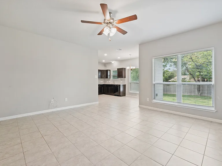 2217 Petersburg Ln — Photo 5