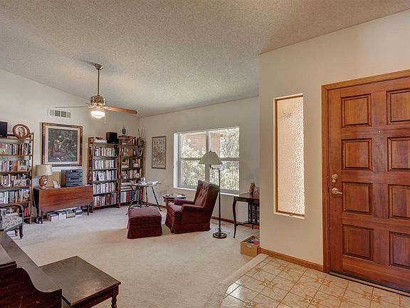 5th image of 810 W Diamond Dr