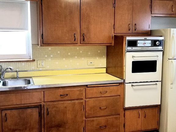 5th image of 17 E Thorndale Ave