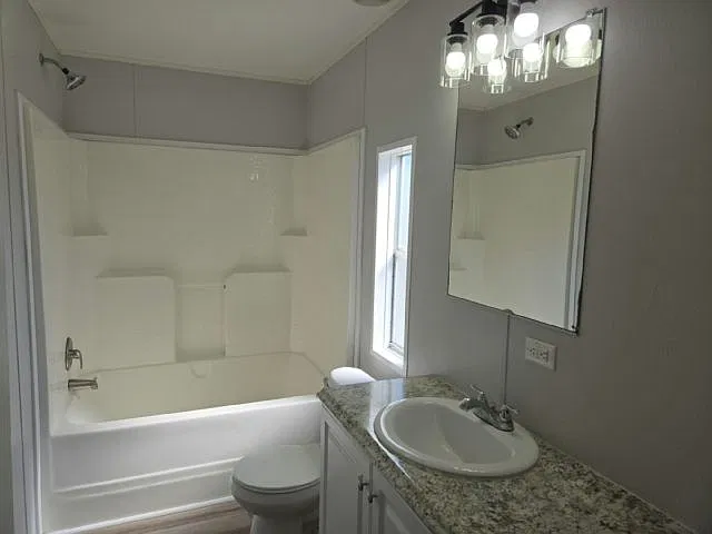 3 bed, 1056 sqft, $2,325 — Photo 4
