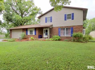 252 Whispering Oaks Dr, Metamora, IL
