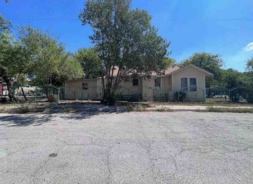 2nd image of 345 Matthews Ave