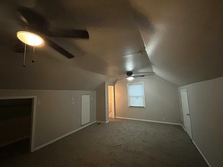 15545 Woodbine Ave — Photo 3