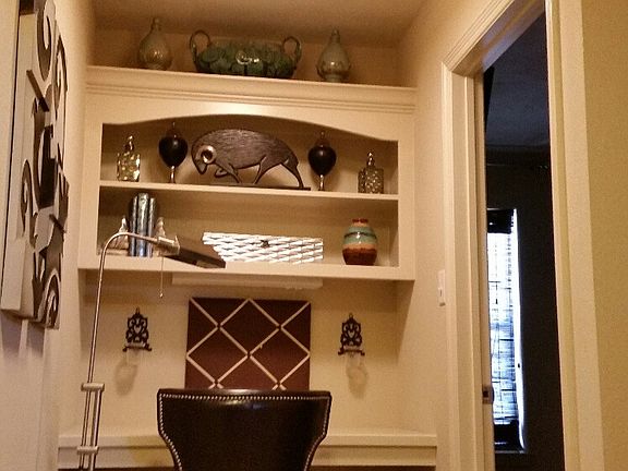 RENTAL COMES WITH TWO BUILT IN STUDY DESKS