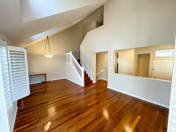 3rd image of 550 Driscoll Pl