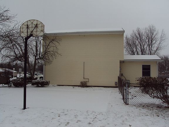 Right Side - Basketball Ct