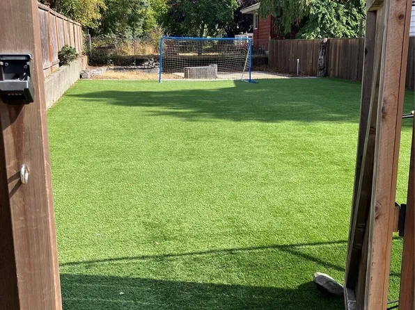 8710 Dayton Avenue N, Seattle, WA 98103