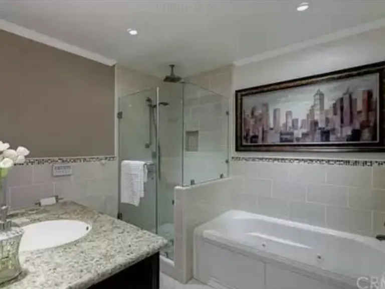 401 Oxford Dr — Photo 1